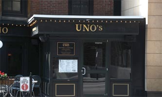 Pizzeria Uno Side of Storefront